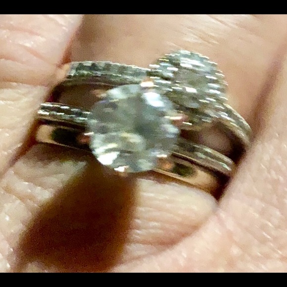 Cubic Zirconia 6 prong ring in sparkle and shine - Picture 3 of 5